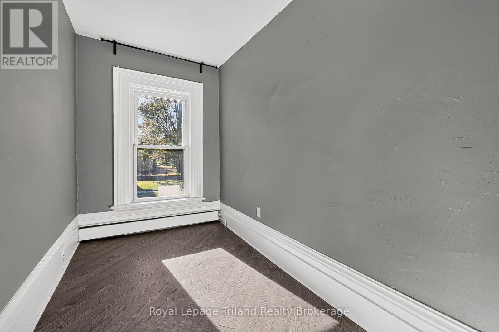 156-158 Charles Street W Property Photo 19