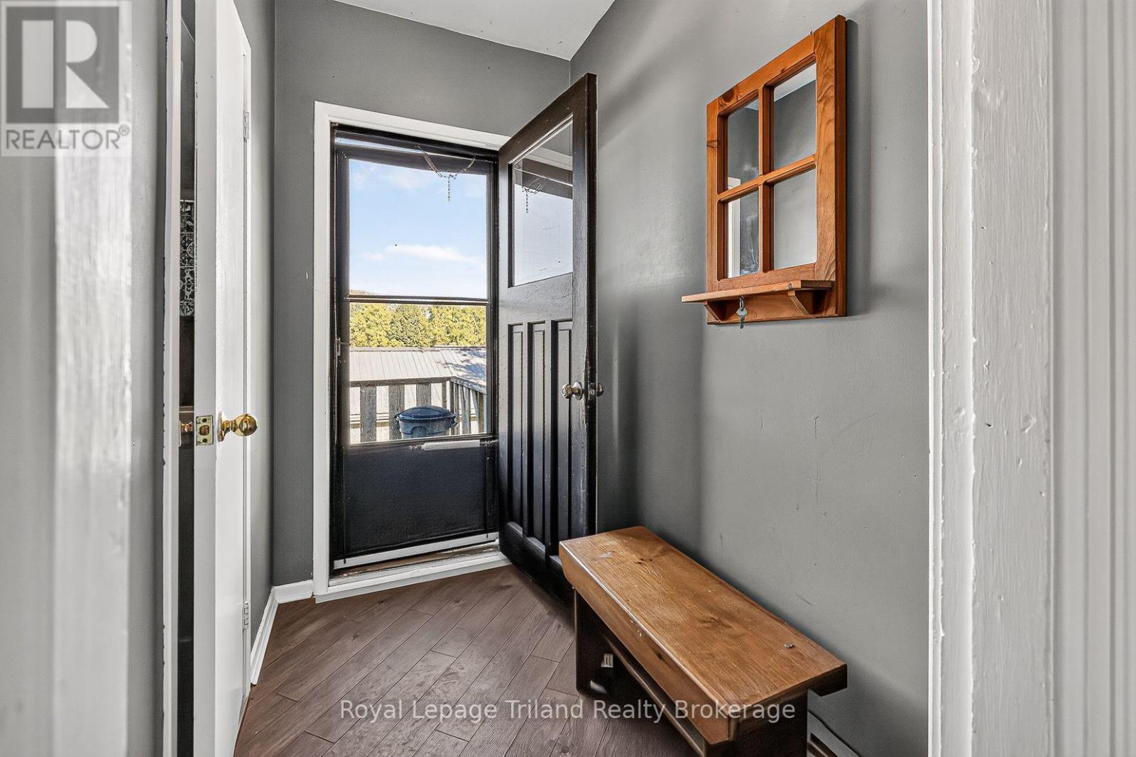 156-158 Charles Street W Property Photo 21