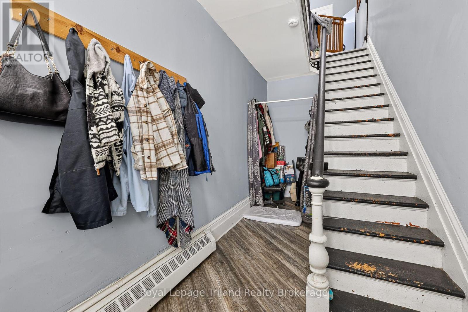 156-158 Charles Street W Property Photo 24