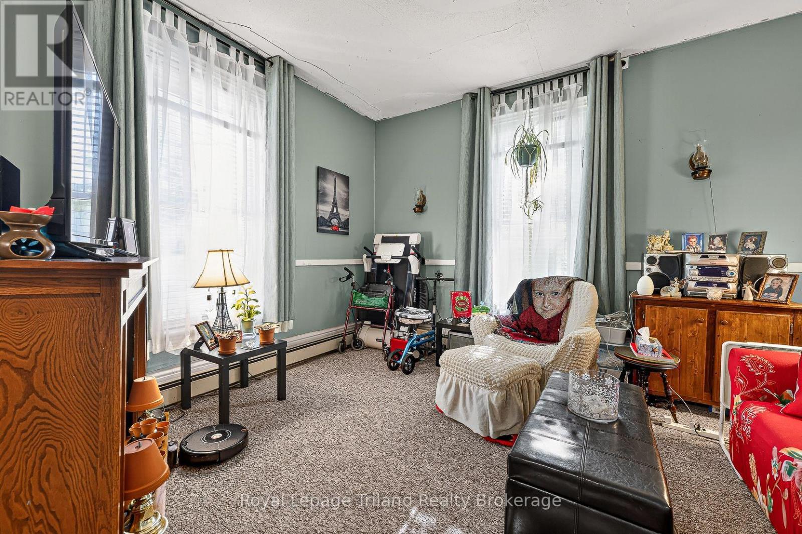 156-158 Charles Street W Property Photo 42