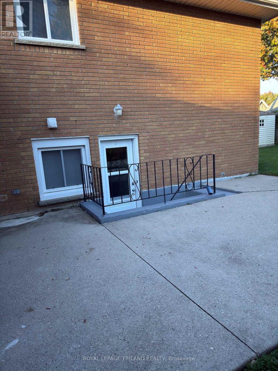 Lower - 27 Aldborough Avenue Property Photo 2