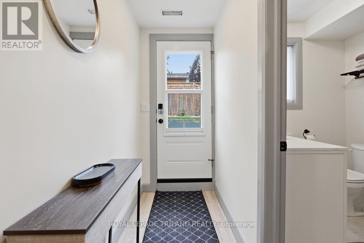 Lower - 27 Aldborough Avenue Property Photo 3