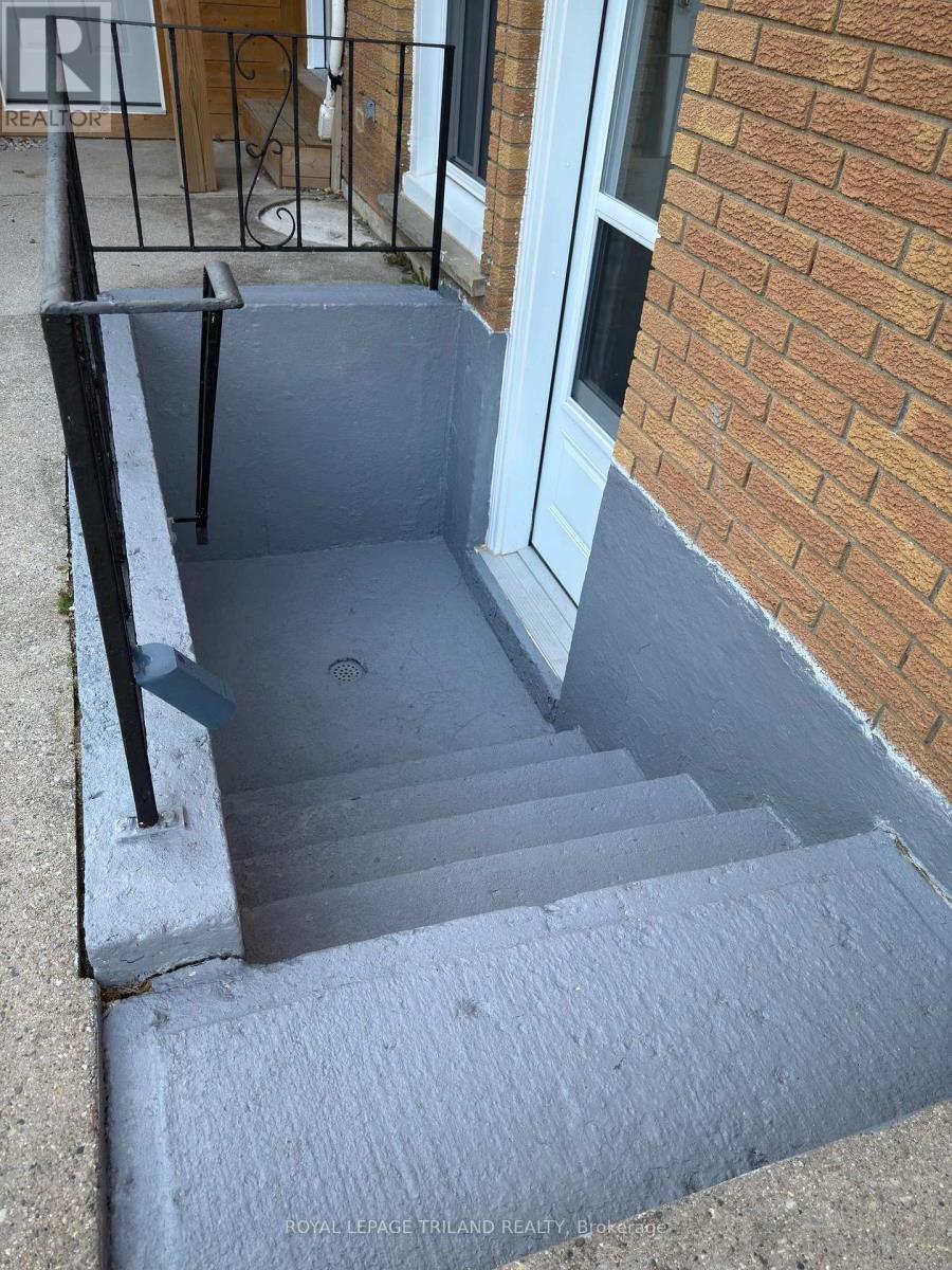 Lower - 27 Aldborough Avenue Property Photo 21