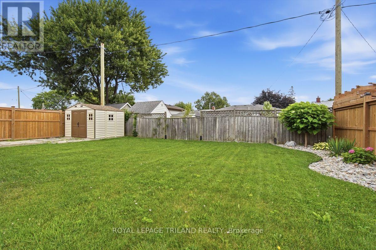 Lower - 27 Aldborough Avenue Property Photo 22