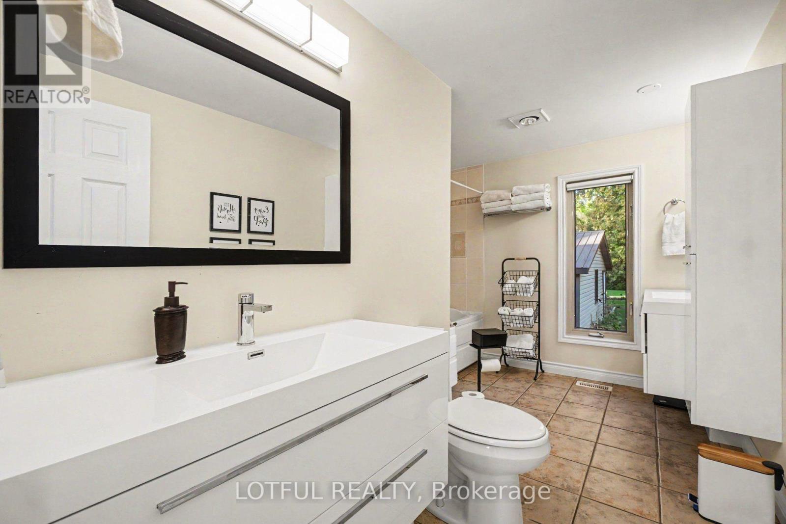 2420 Pine Avenue Property Photo 24