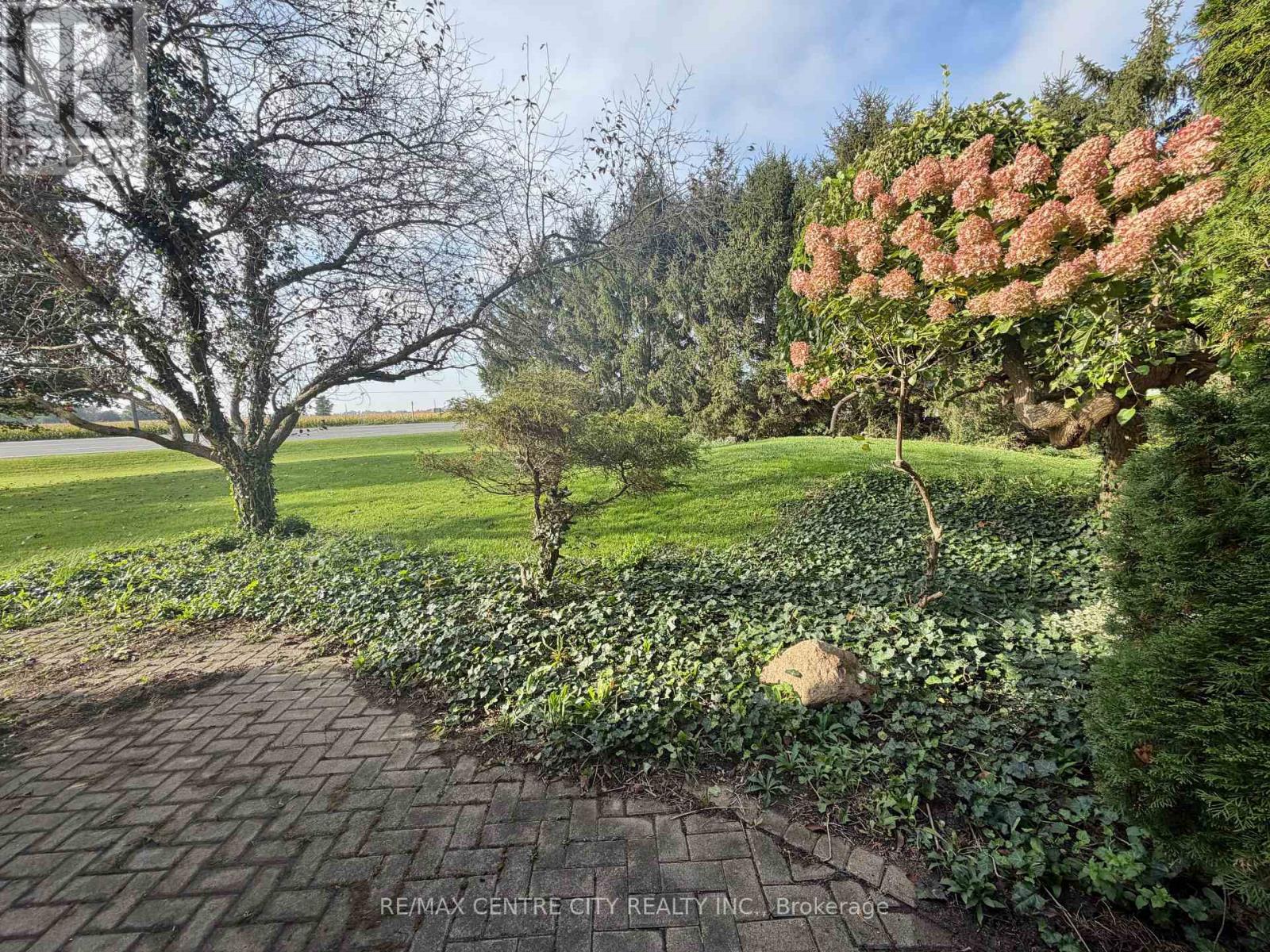 7442 Fairview Road Property Photo 5