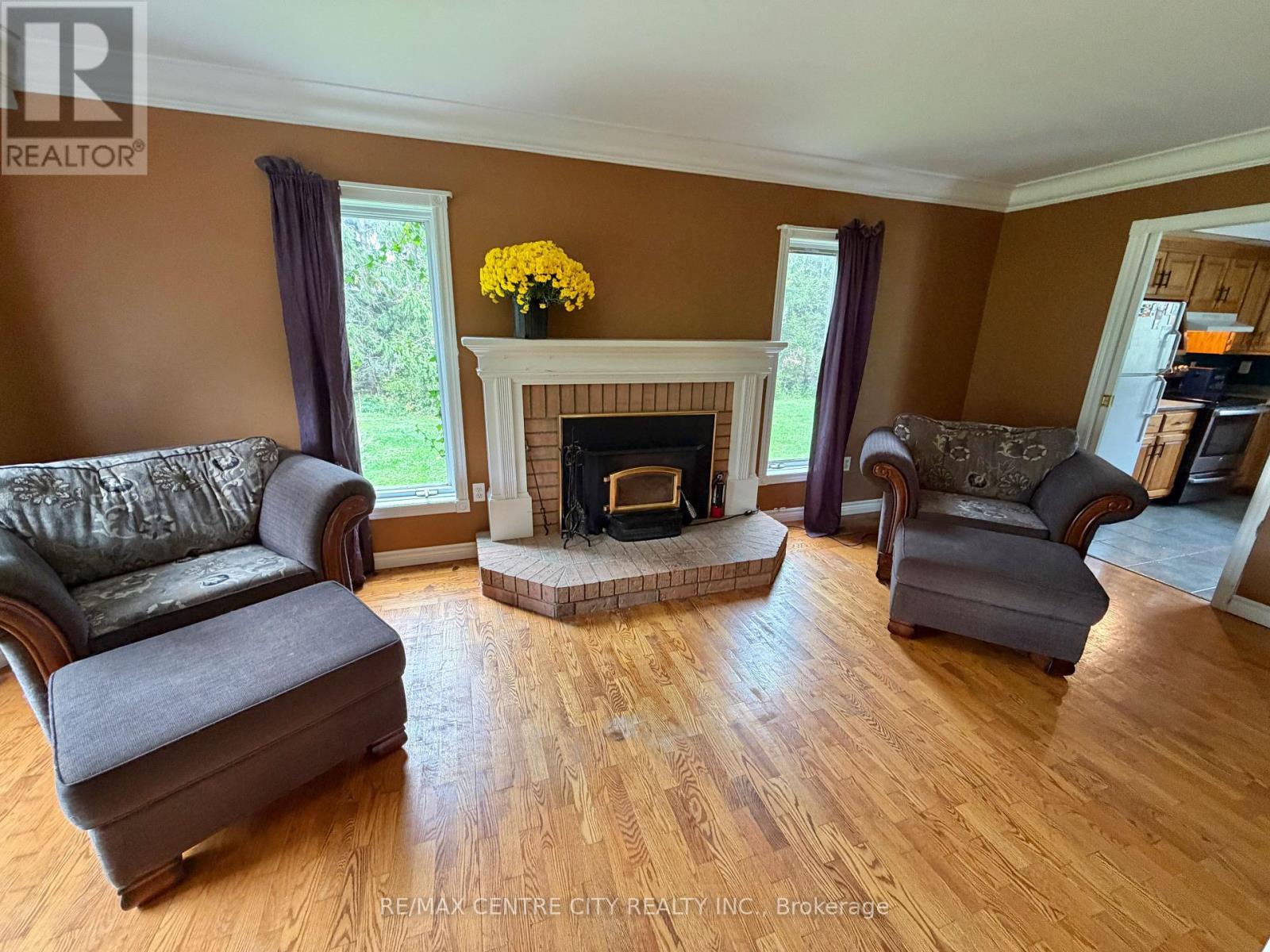 7442 Fairview Road Property Photo 17