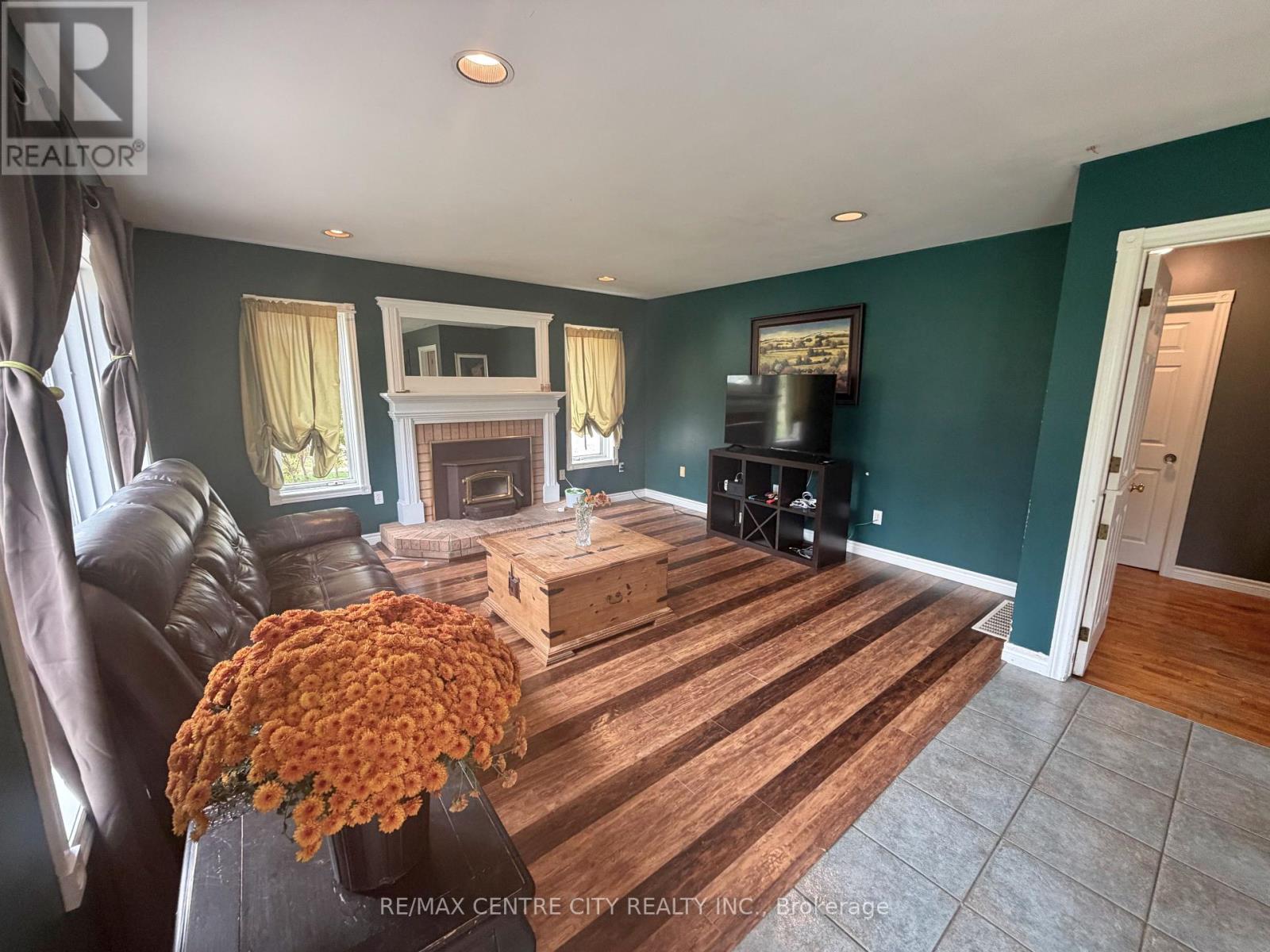 7442 Fairview Road Property Photo 23