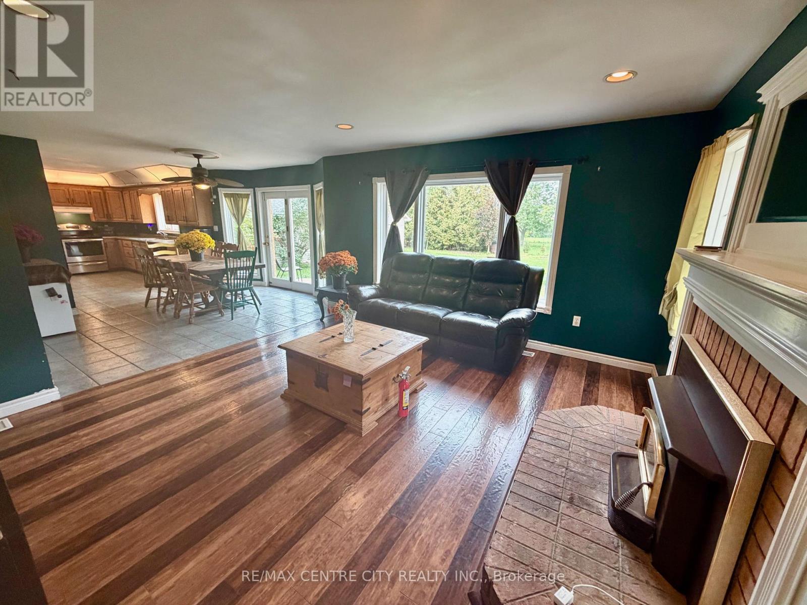 7442 Fairview Road Property Photo 24