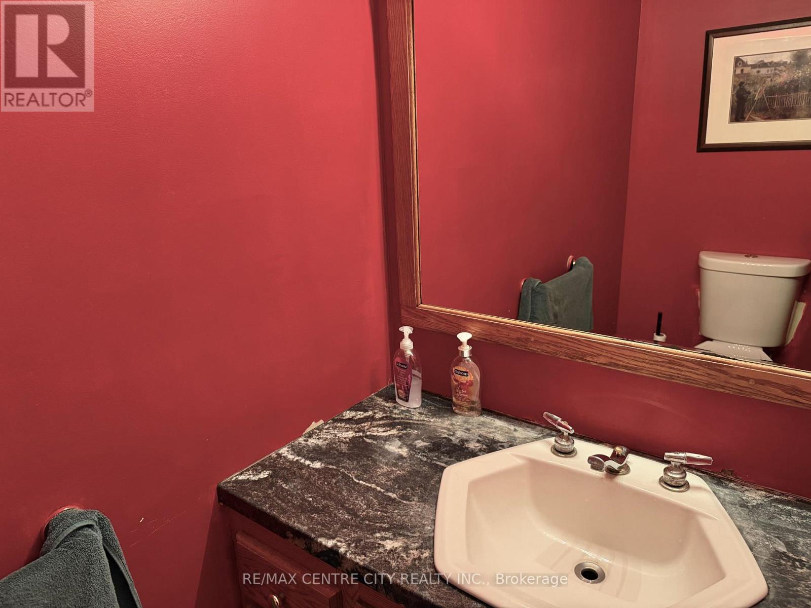 7442 Fairview Road Property Photo 25