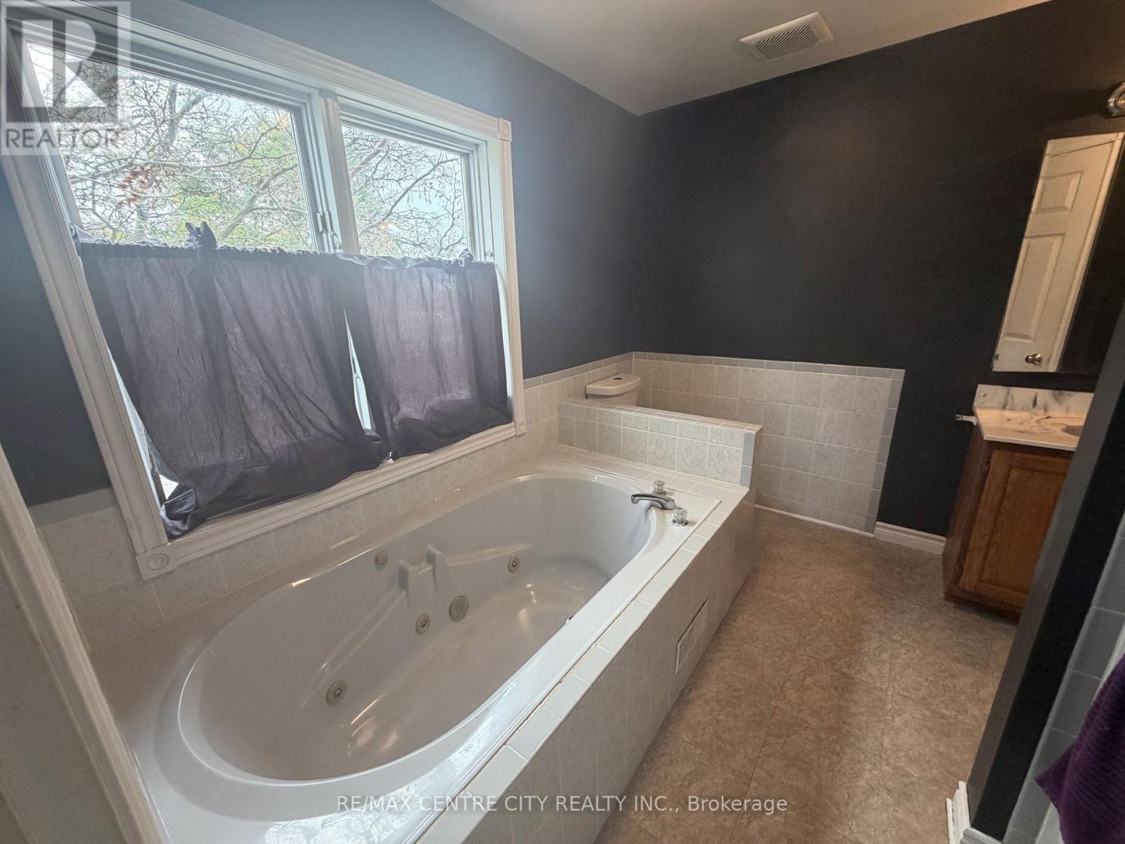 7442 Fairview Road Property Photo 33