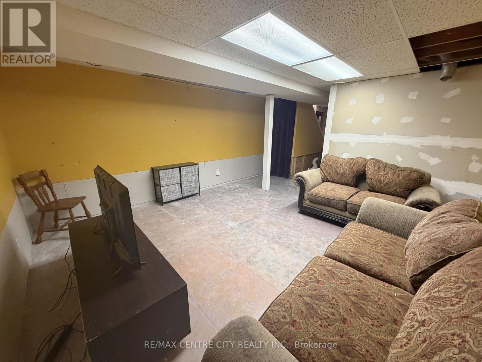 7442 Fairview Road Property Photo 45
