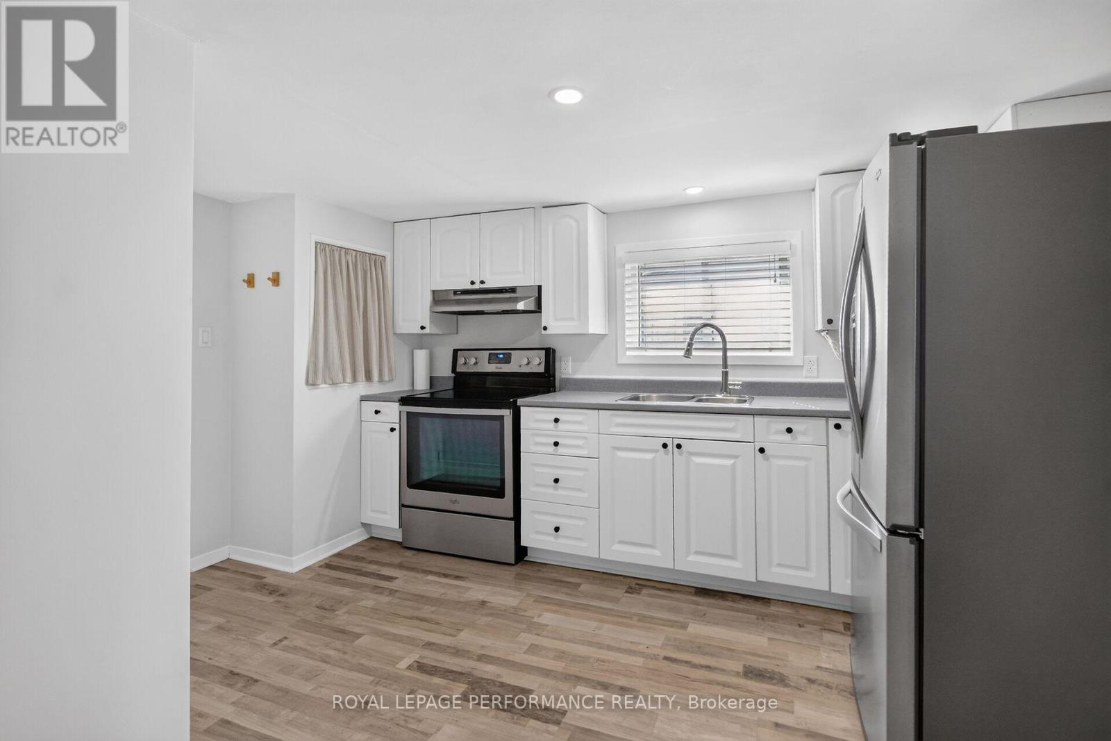 46 First Avenue Property Photo 8