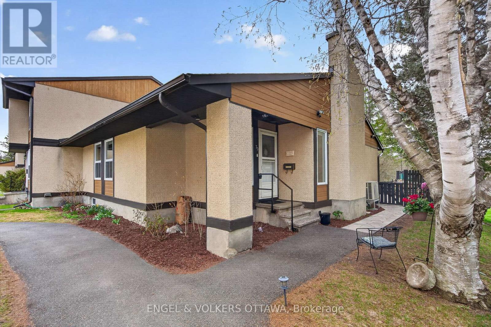 77 - 3344 Uplands Drive Property Photo 1
