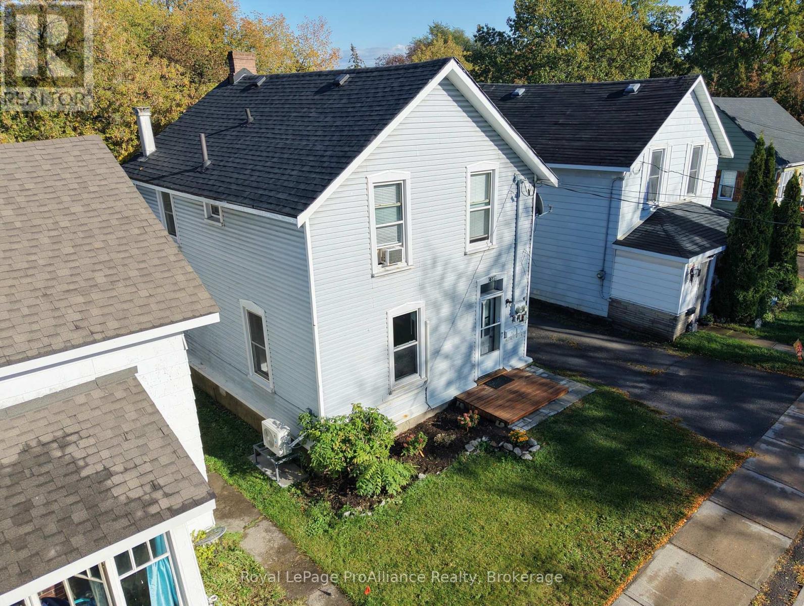 395 Bleecker Avenue Property Photo 3
