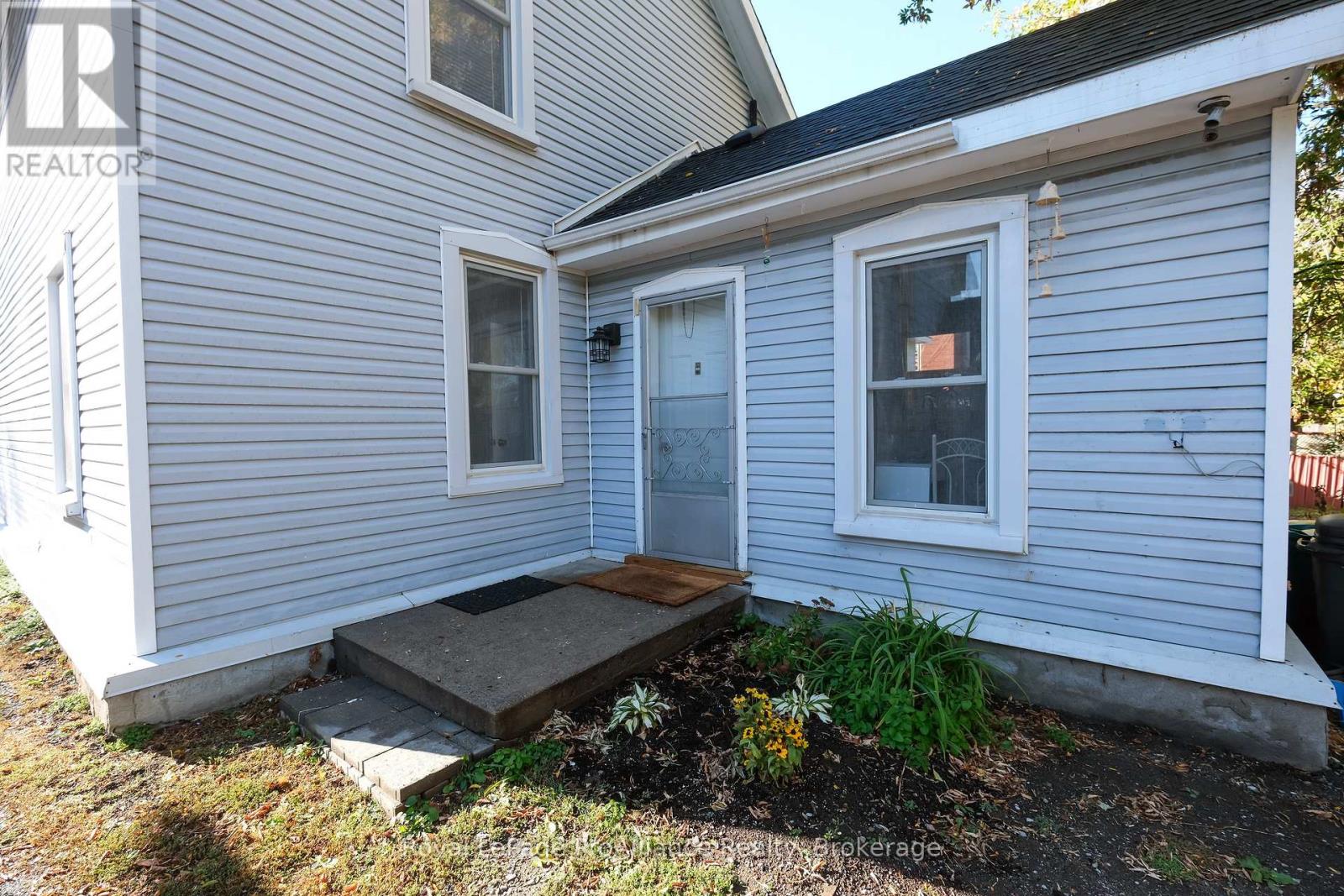 395 Bleecker Avenue Property Photo 5