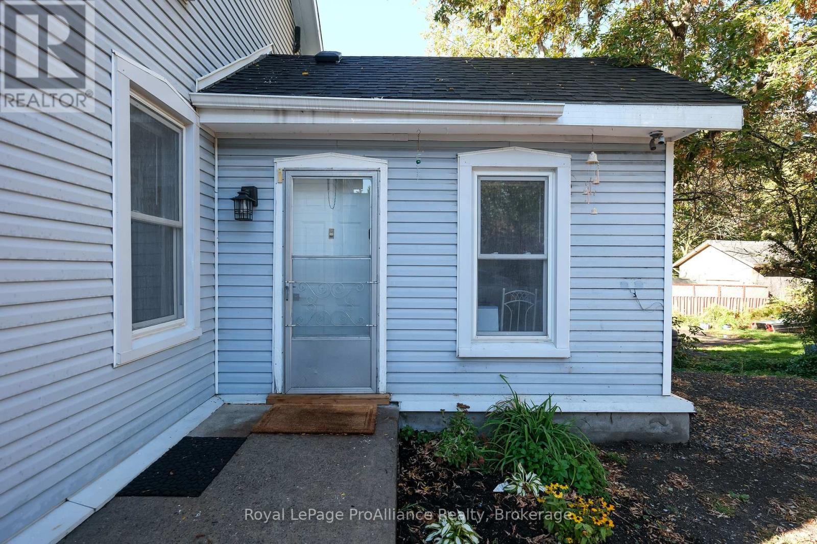 395 Bleecker Avenue Property Photo 6