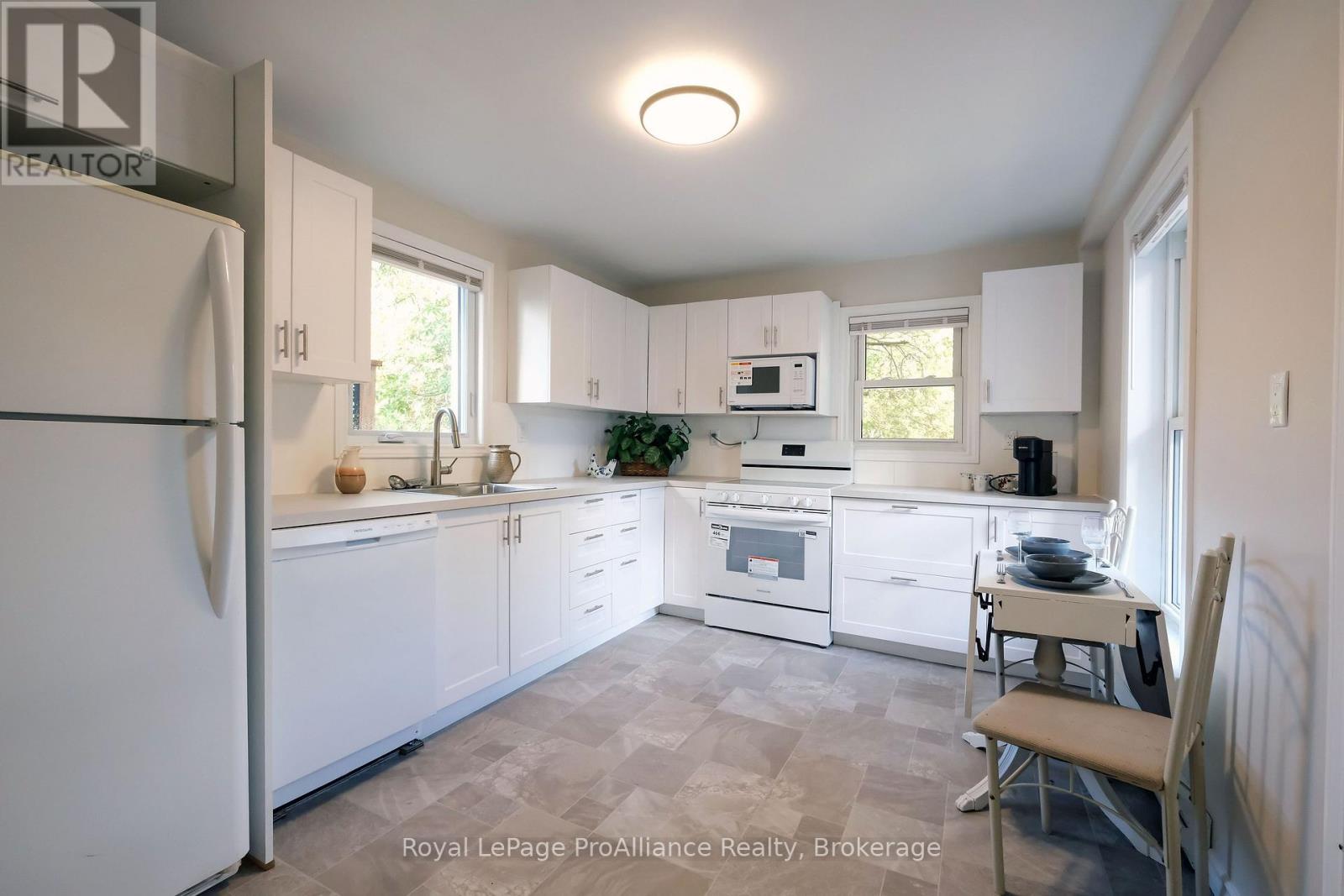 395 Bleecker Avenue Property Photo 7
