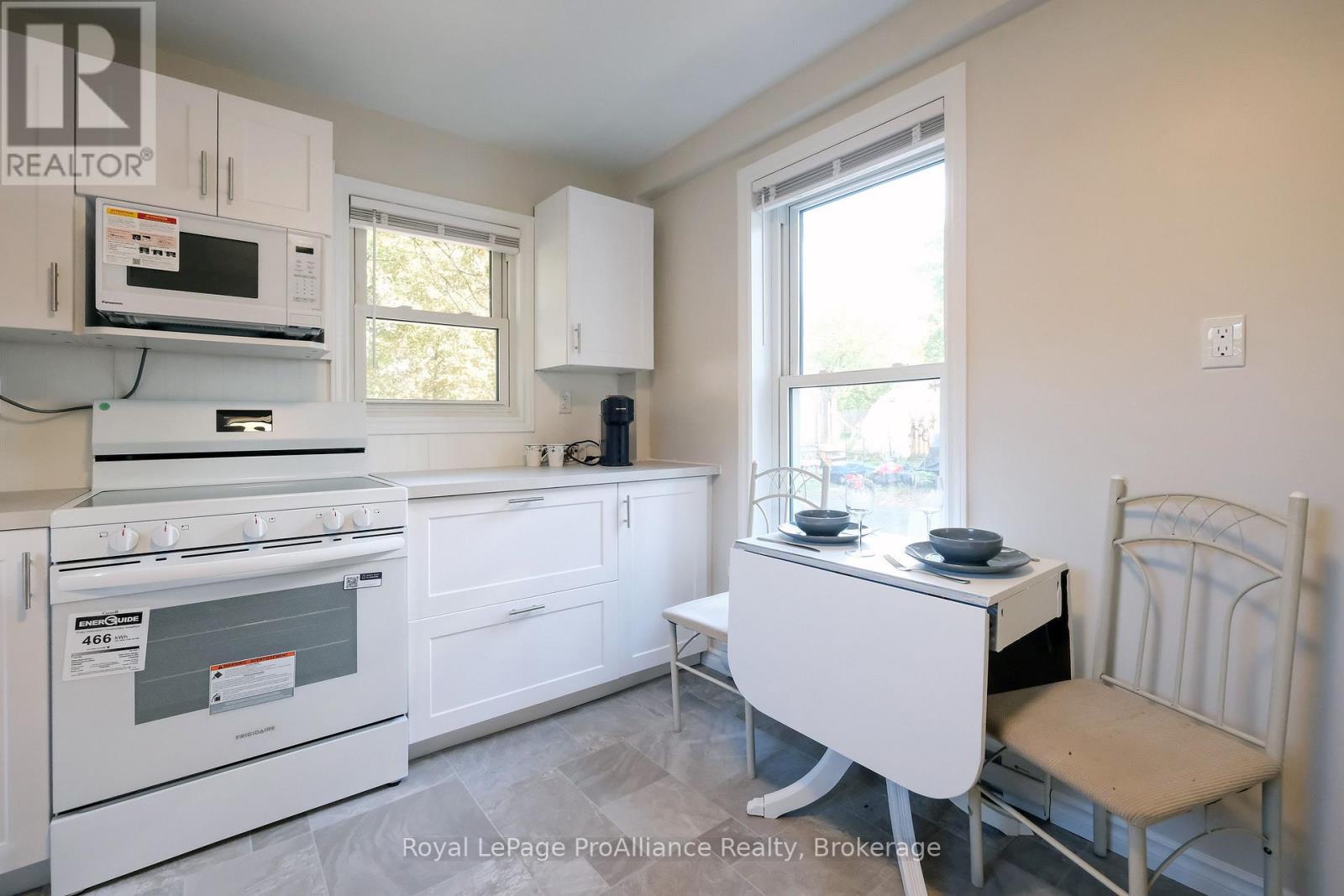 395 Bleecker Avenue Property Photo 8