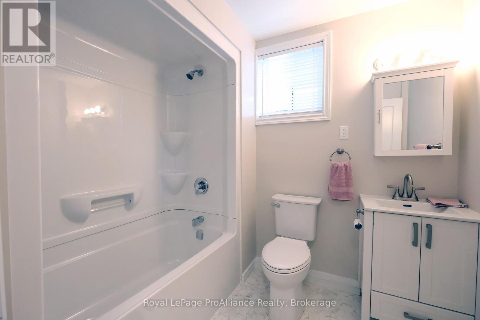 395 Bleecker Avenue Property Photo 11