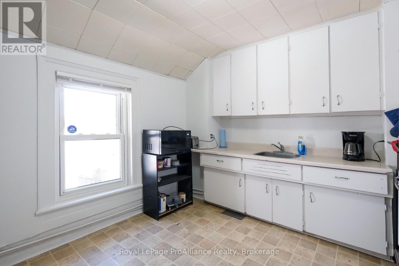 395 Bleecker Avenue Property Photo 19