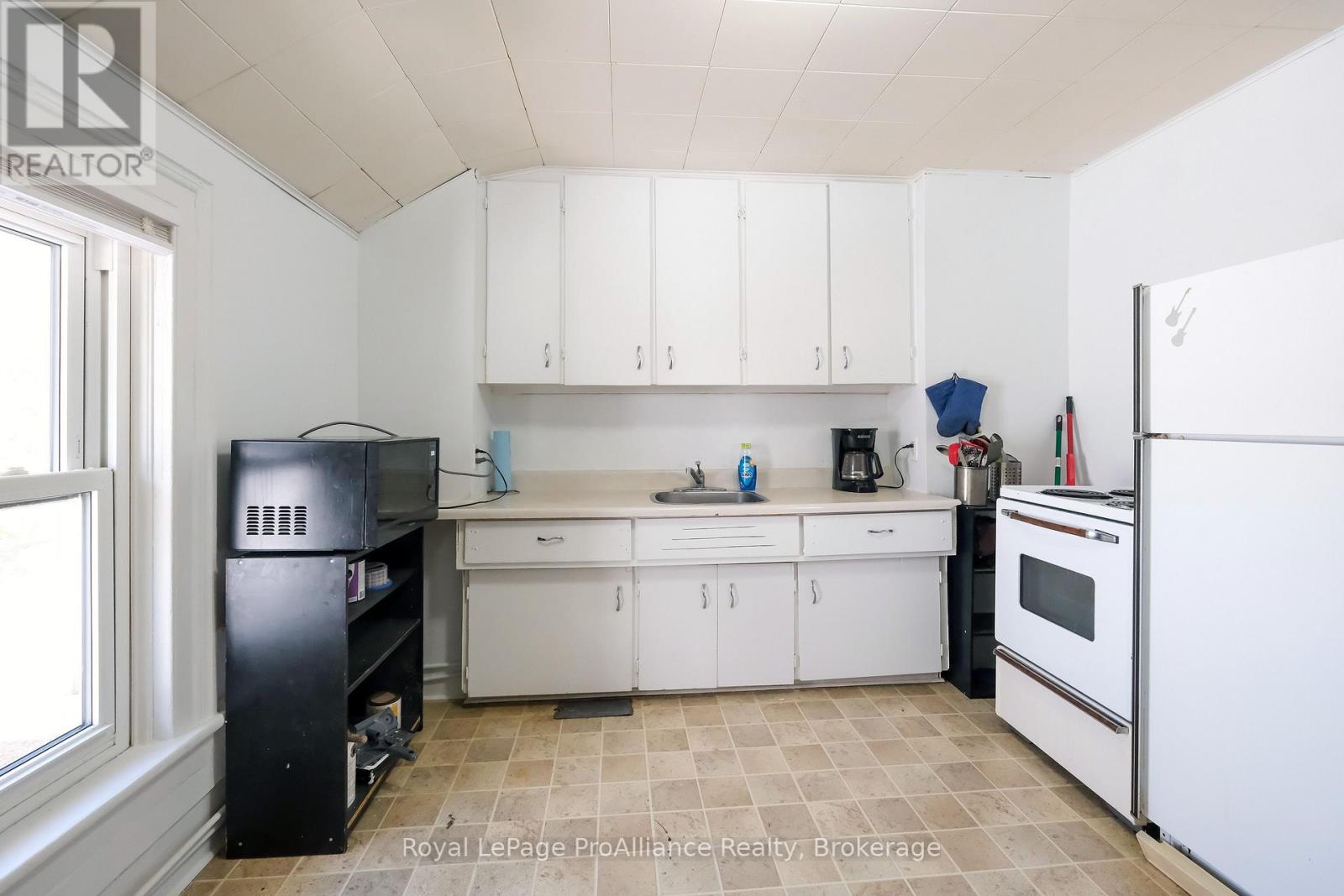 395 Bleecker Avenue Property Photo 20
