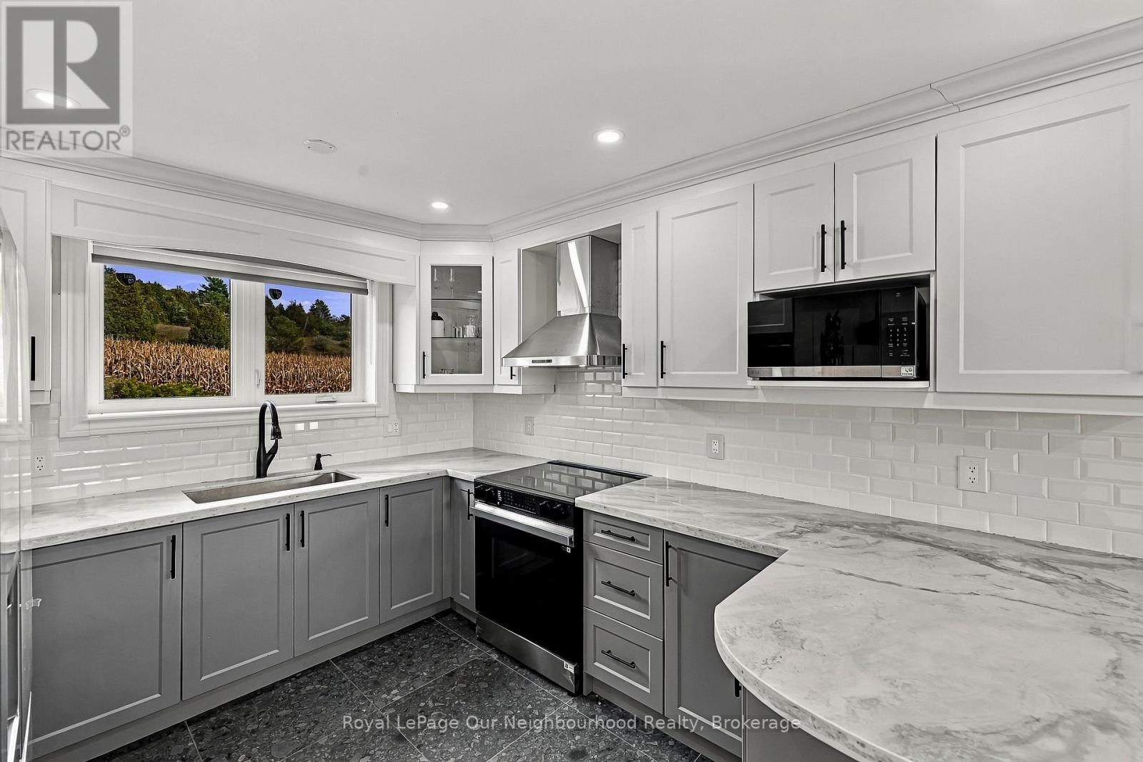 A - 3543 Harwood Road Property Photo 12