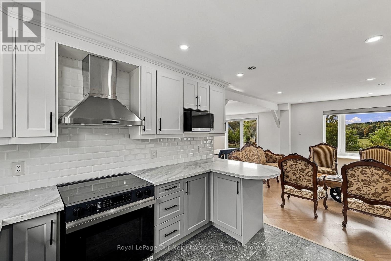 A - 3543 Harwood Road Property Photo 13