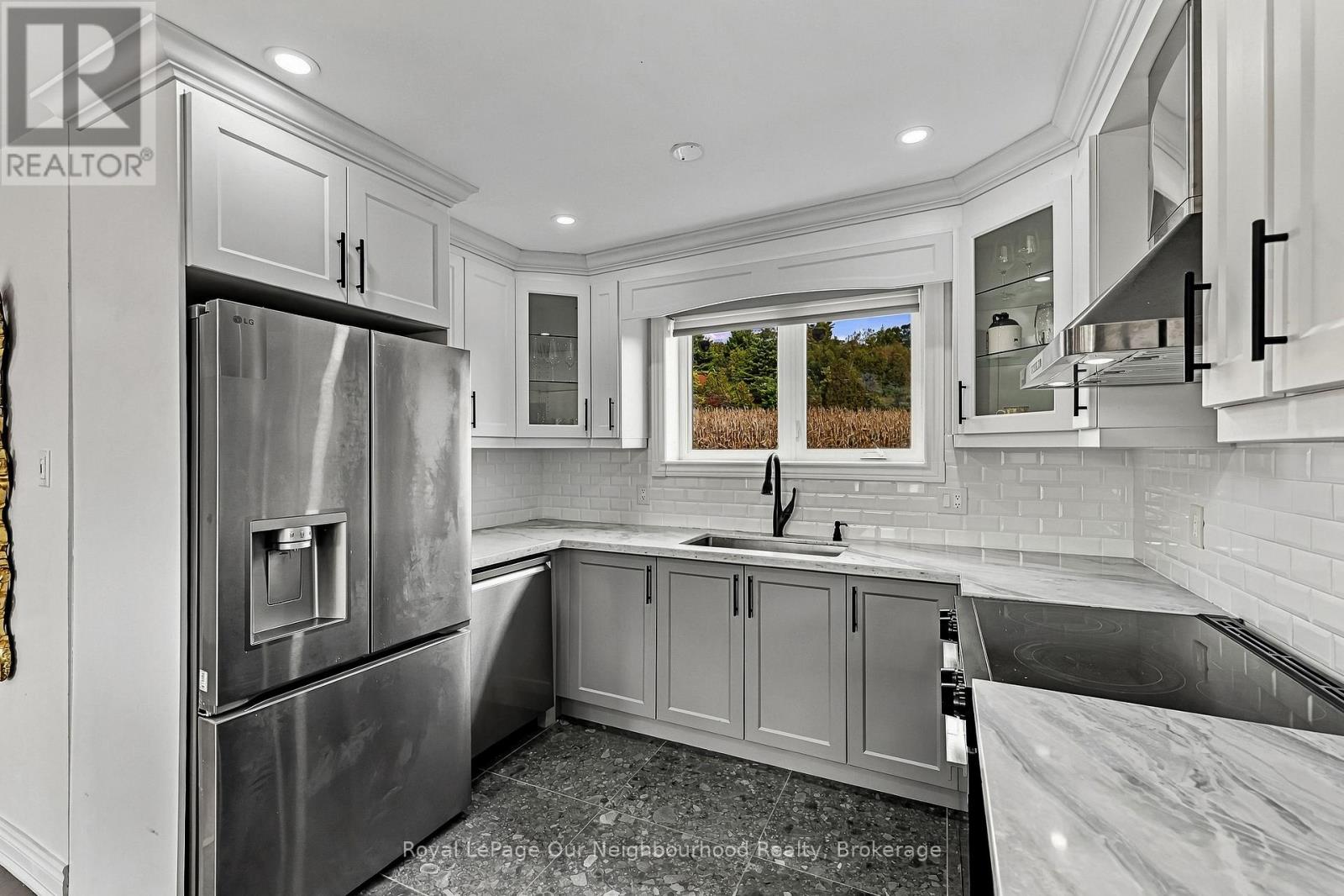 A - 3543 Harwood Road Property Photo 15