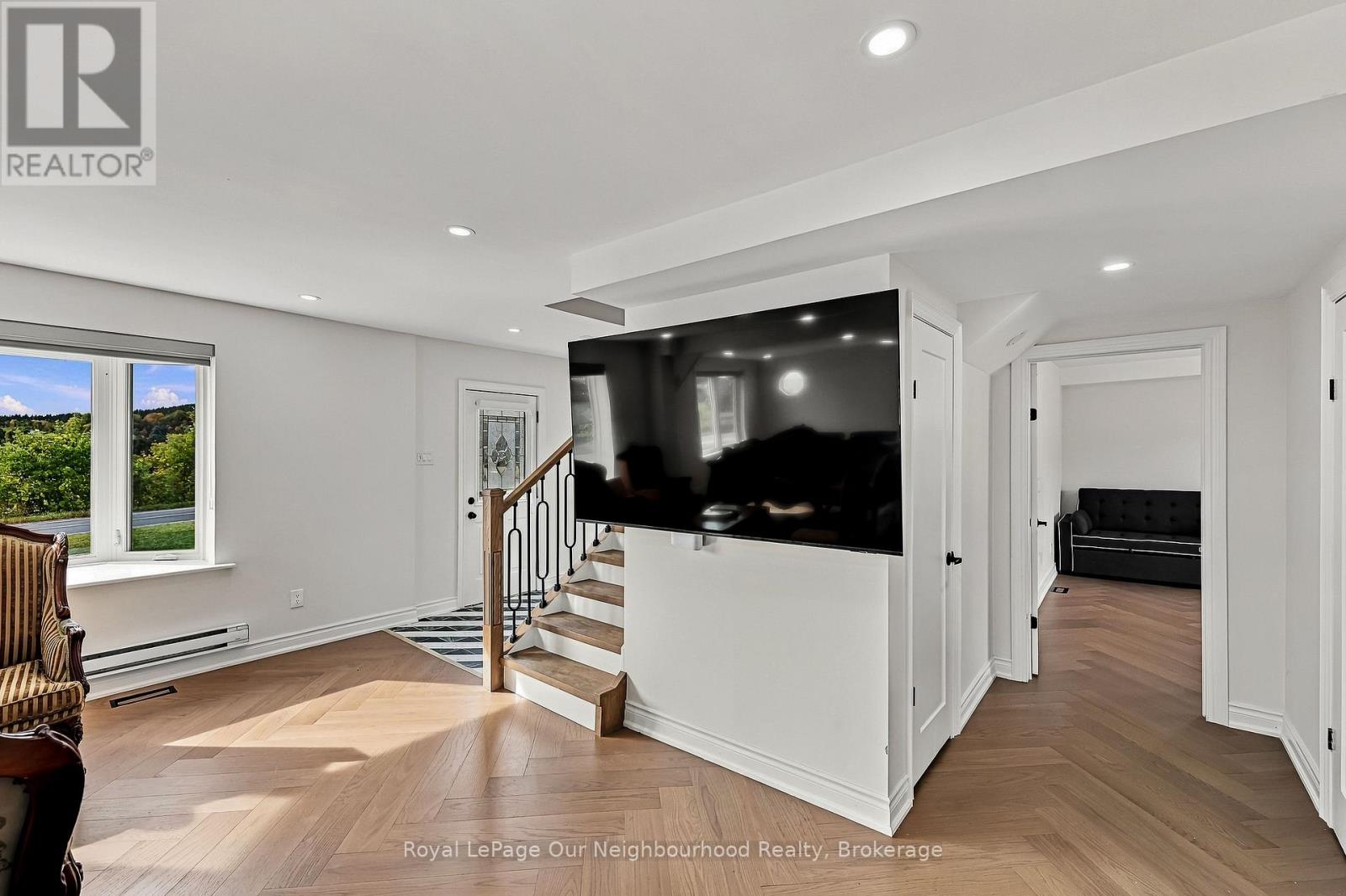 A - 3543 Harwood Road Property Photo 16
