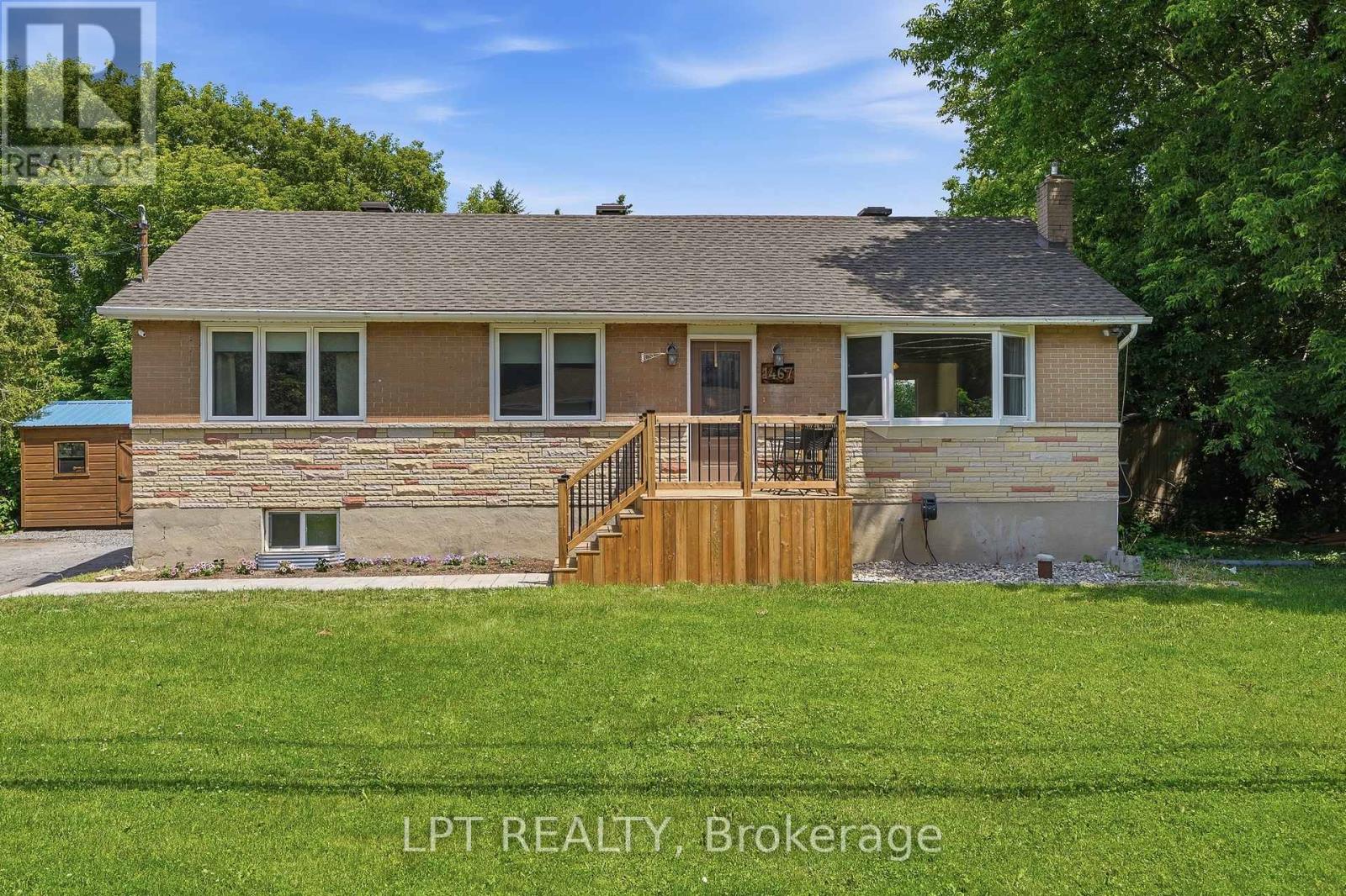 1467 Meadow Road N Property Photo 1
