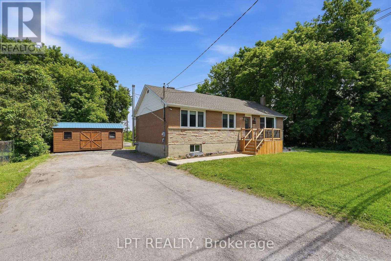 1467 Meadow Road N Property Photo 2