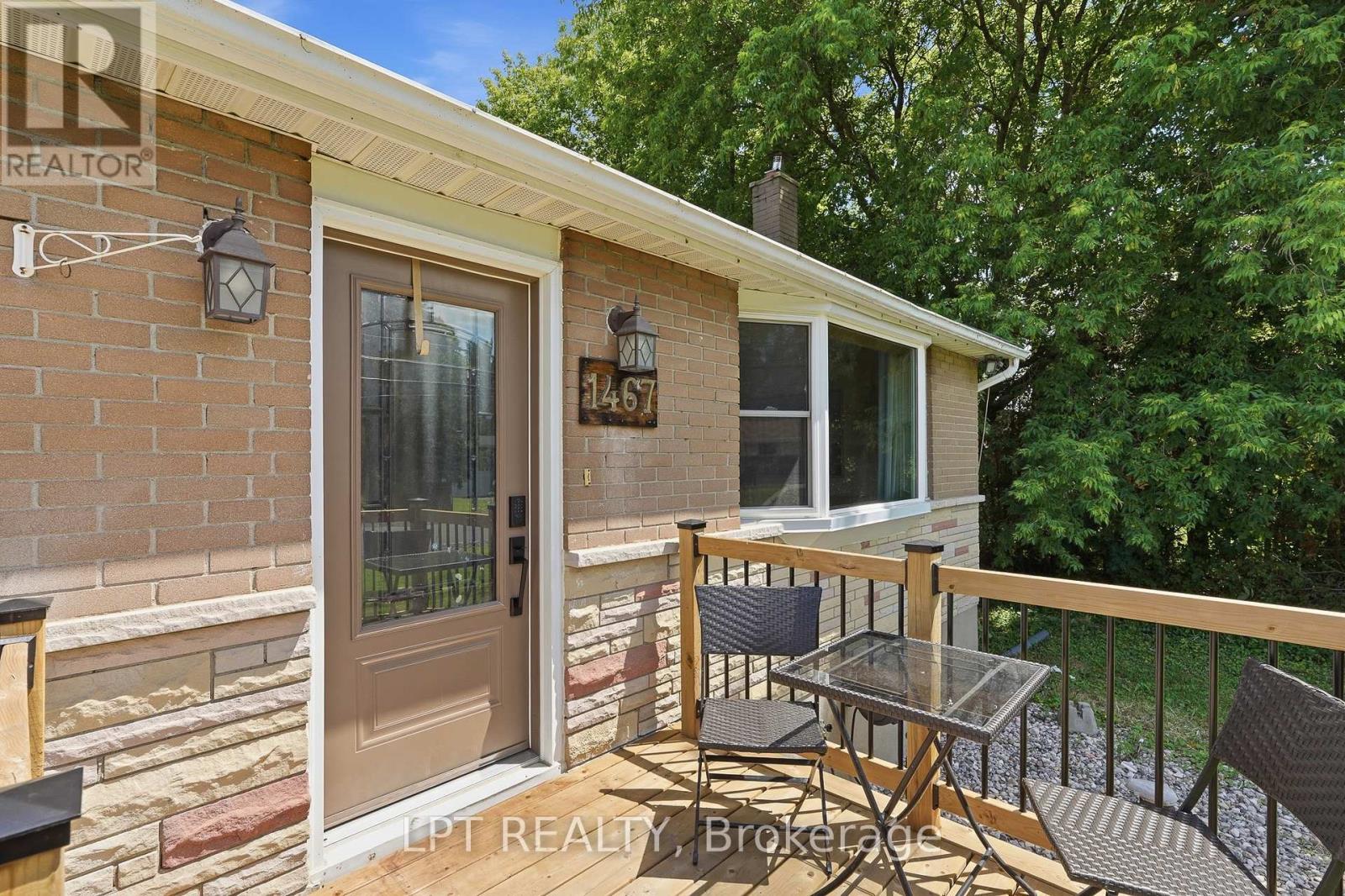 1467 Meadow Road N Property Photo 3