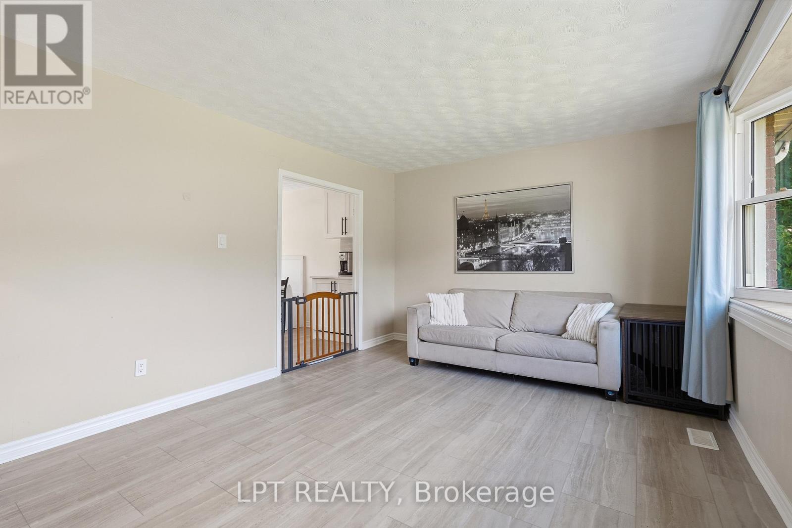 1467 Meadow Road N Property Photo 5