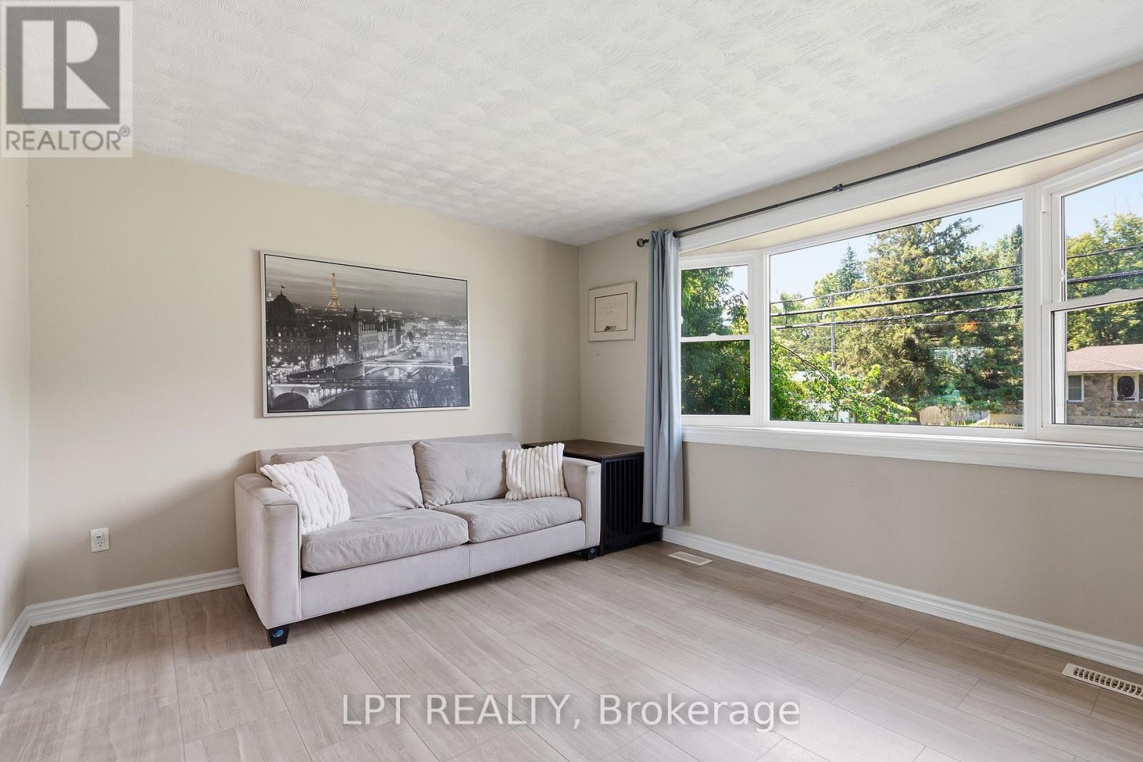 1467 Meadow Road N Property Photo 6