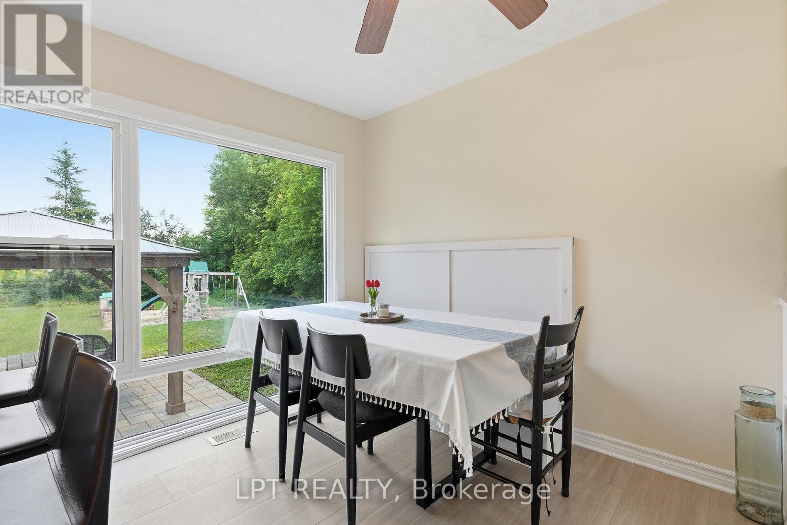 1467 Meadow Road N Property Photo 9