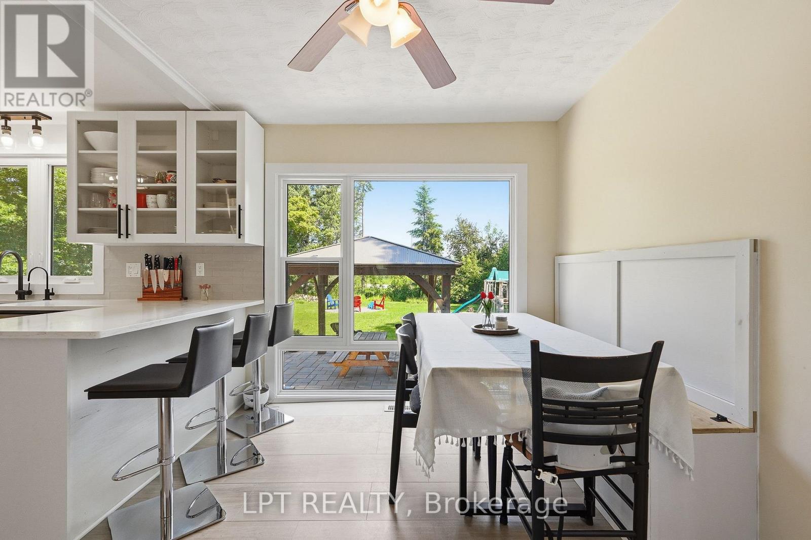 1467 Meadow Road N Property Photo 10
