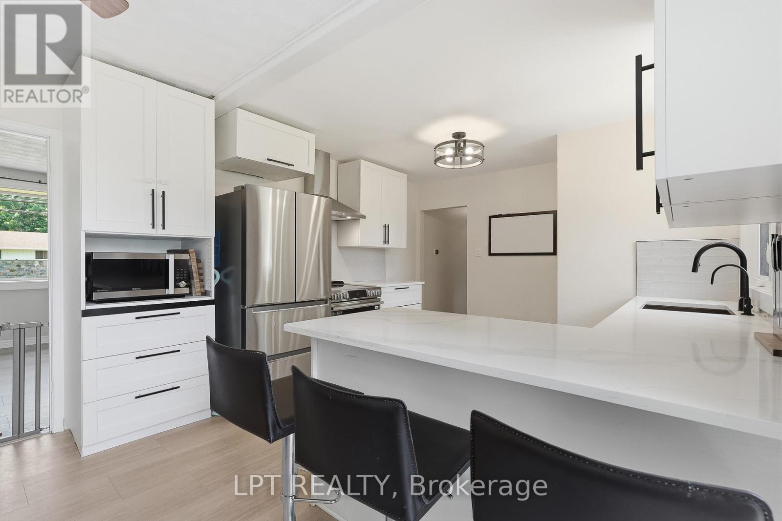 1467 Meadow Road N Property Photo 12