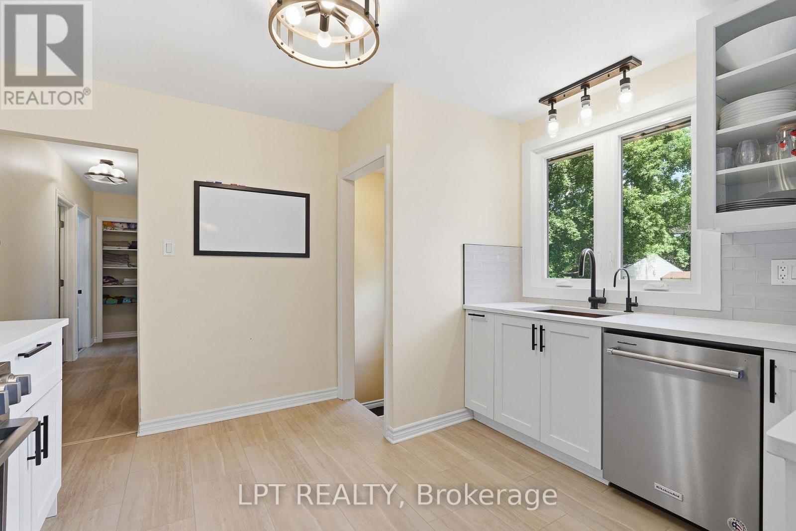 1467 Meadow Road N Property Photo 13