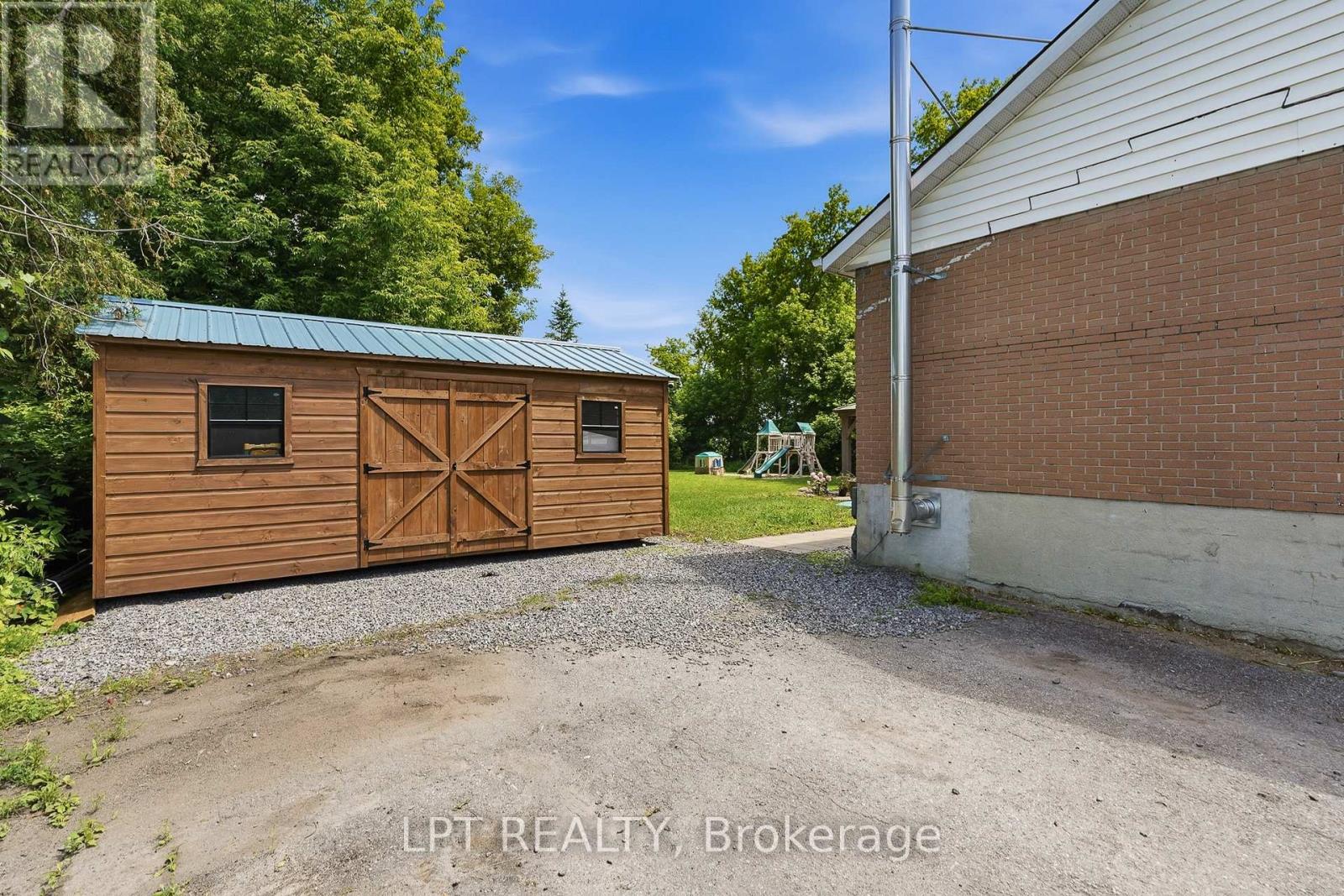 1467 Meadow Road N Property Photo 30