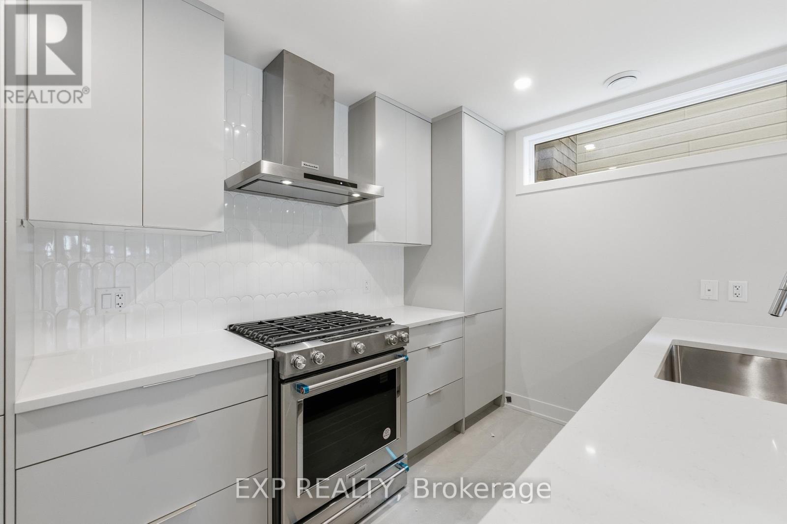 A - 512 Roosevelt Avenue Property Photo 6