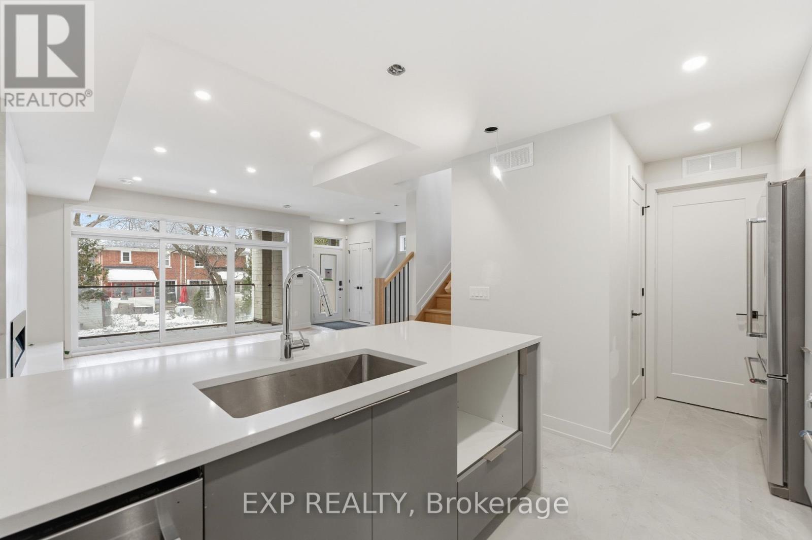A - 512 Roosevelt Avenue Property Photo 8