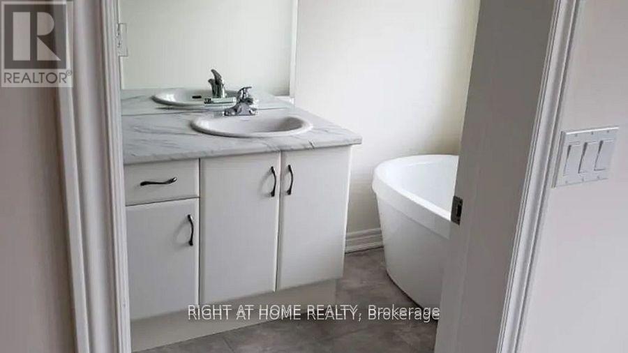 27 Bayonne Drive Property Photo 10