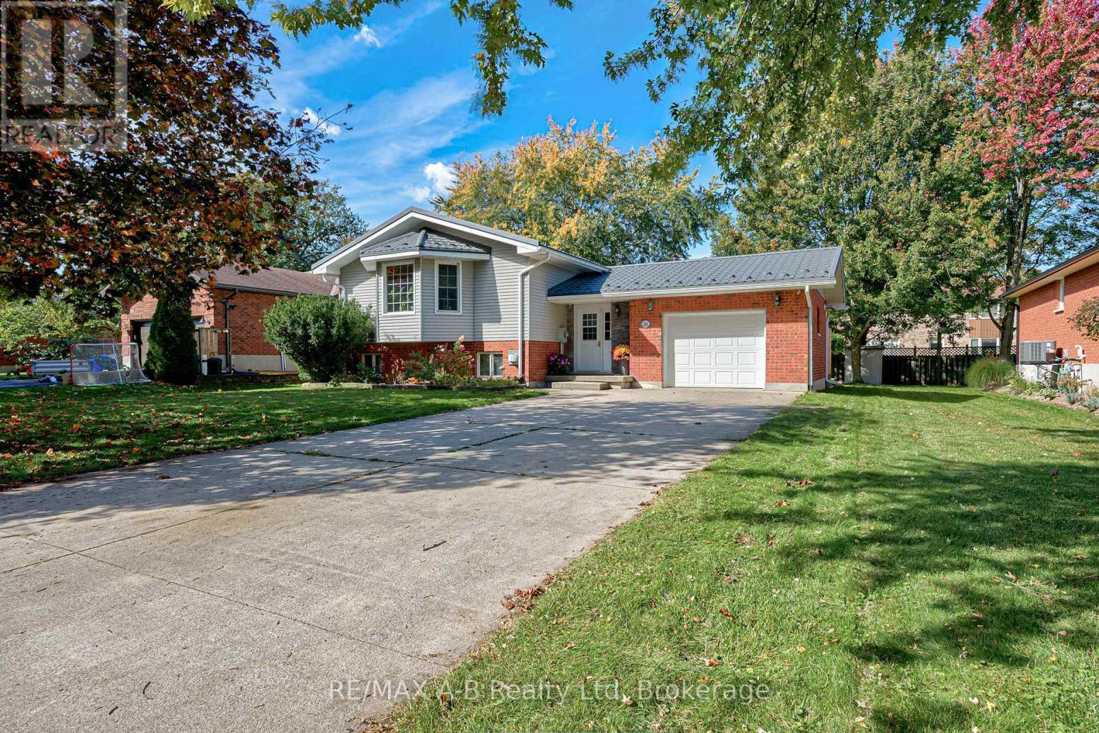 224 Morenz Drive Property Photo 1