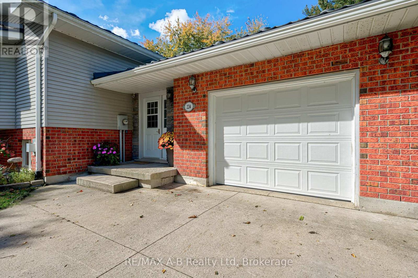 224 Morenz Drive Property Photo 3