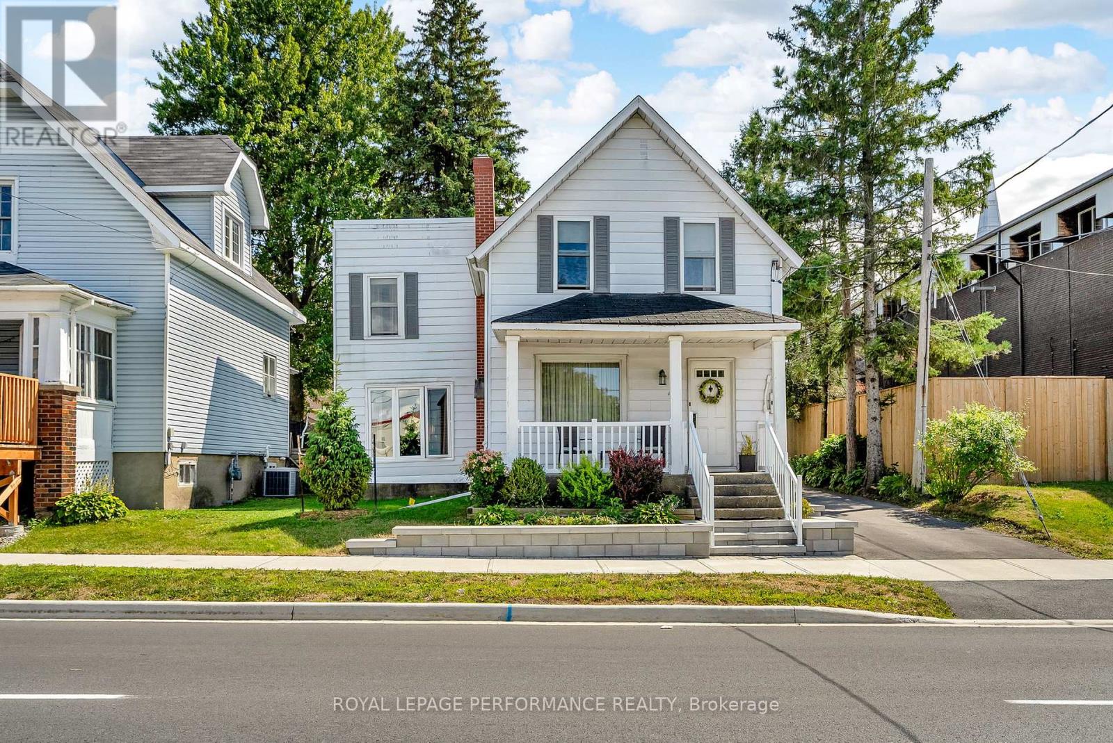 20 Fifth Street W Property Photo 1