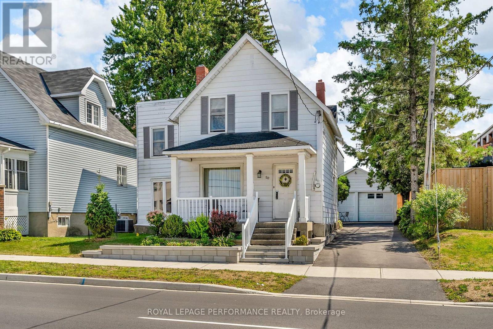 20 Fifth Street W Property Photo 2