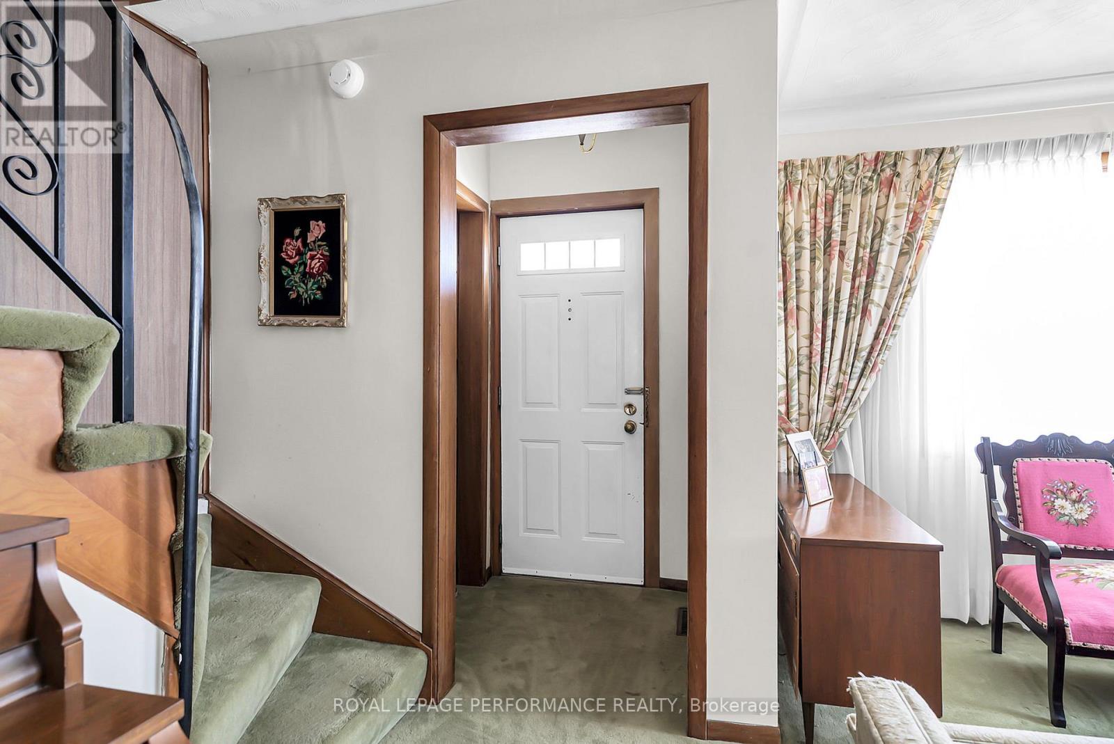 20 Fifth Street W Property Photo 3
