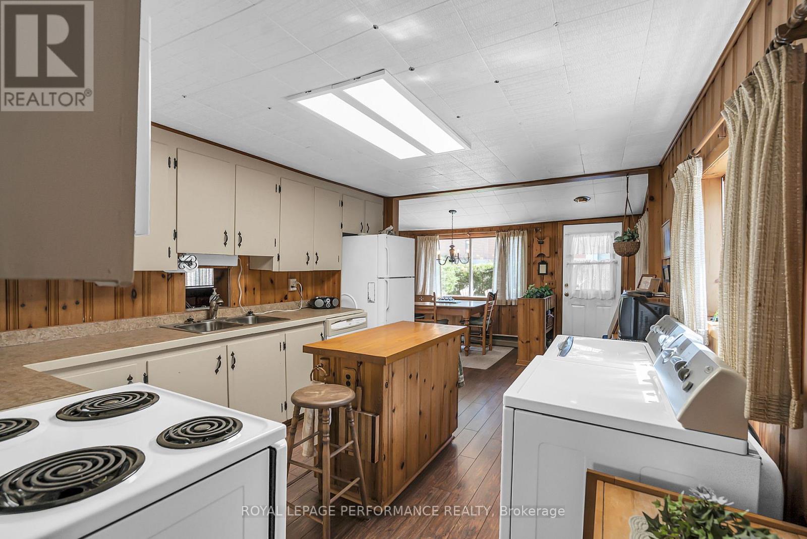 20 Fifth Street W Property Photo 16
