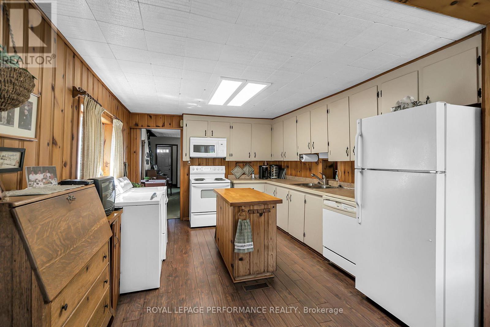 20 Fifth Street W Property Photo 17